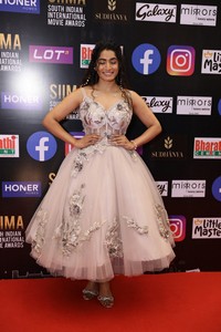 Tejaswi at SIIMA Awards 2021